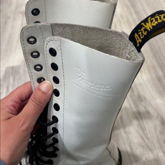 Dr. Martens High White TALL  Combat Boots 10103 SIZE 6 WOMEN - Picture 8 of 9